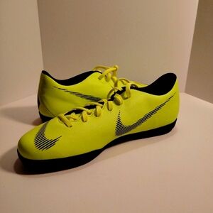 New Nike Mercurial running shoes for men size 9.5